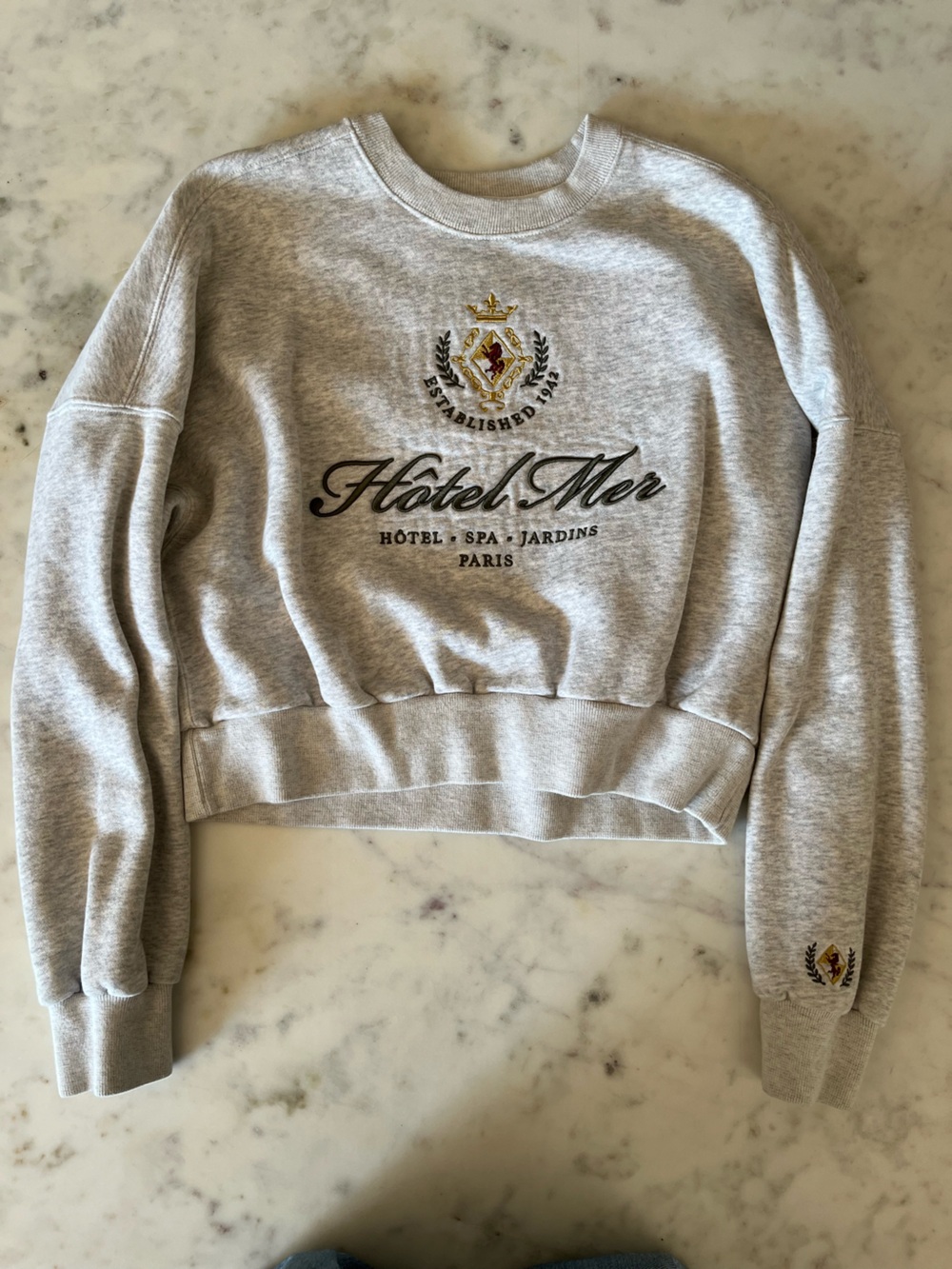 Abercrombie Hotel Mon Light Gray Crewneck Sweater